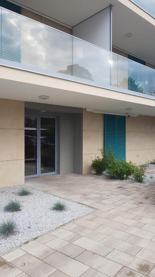 Uroczy Apartament Happy 01 Z Widokowym Tarasen Na Dachu - Tuz Przy Plazy !!! Niechorze Exterior foto